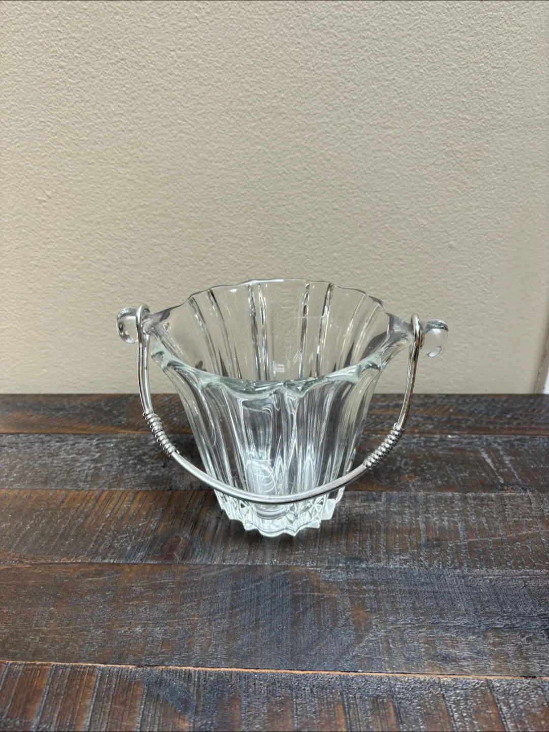 🇨🇦Vintage Clear Glass bucket with Silver Handles thumbnail