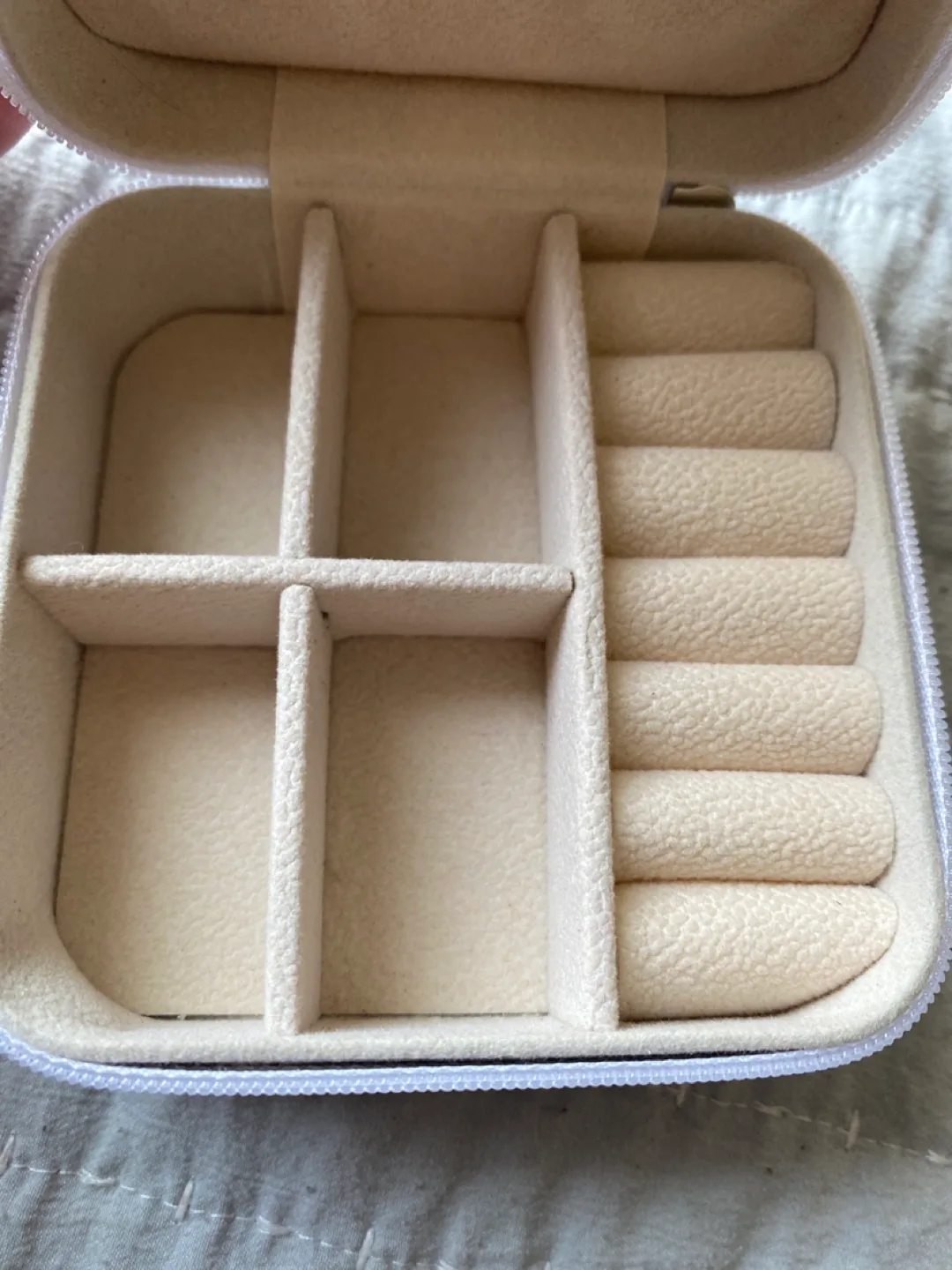 MEW! Small White Travel Jewellery Case thumbnail