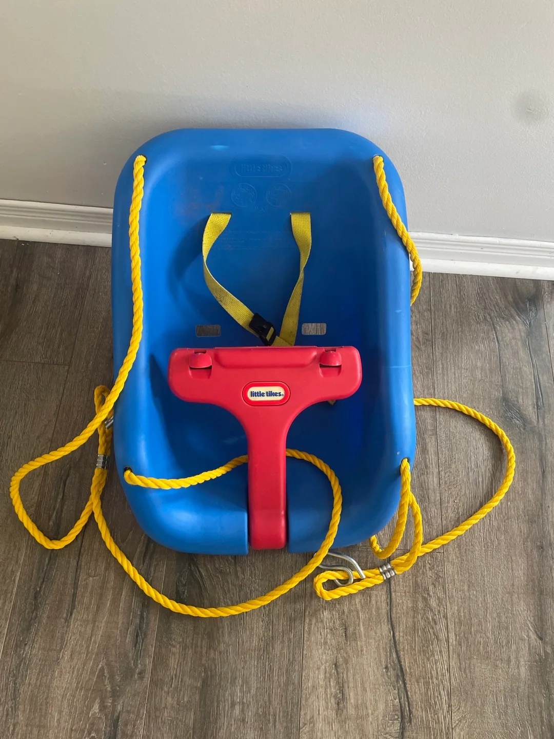 🇨🇦Little Tikes Blue and Red Baby Swing thumbnail