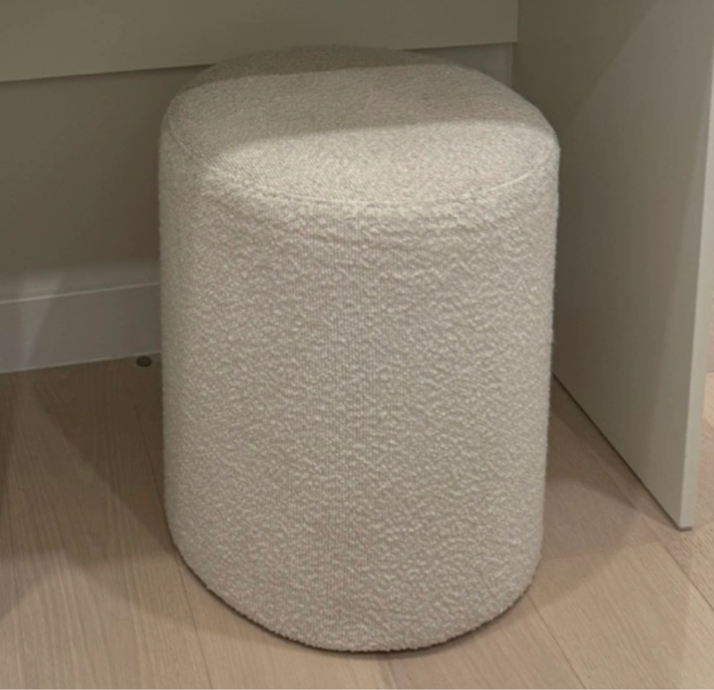 White Round Boucle Ottoman Foot Rest