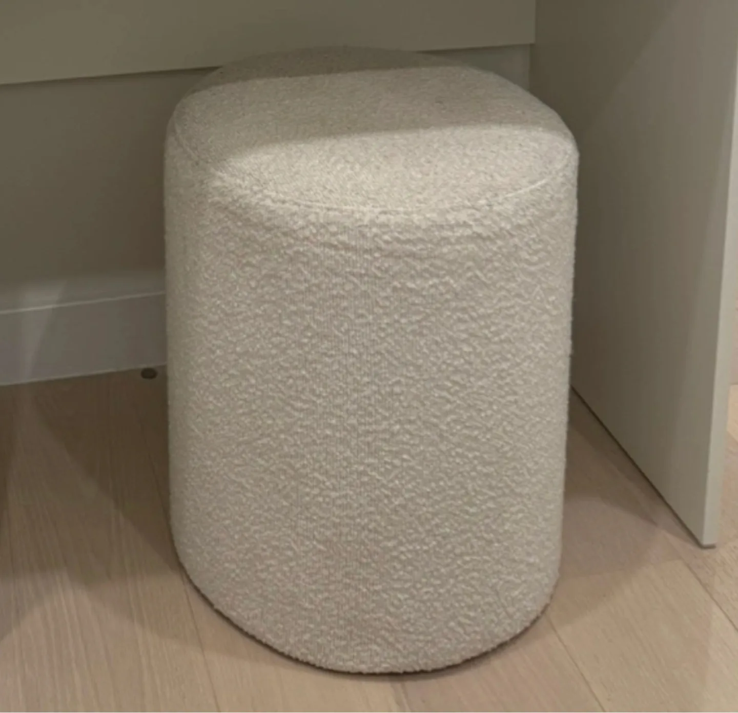 White Round Boucle Ottoman Foot Rest thumbnail