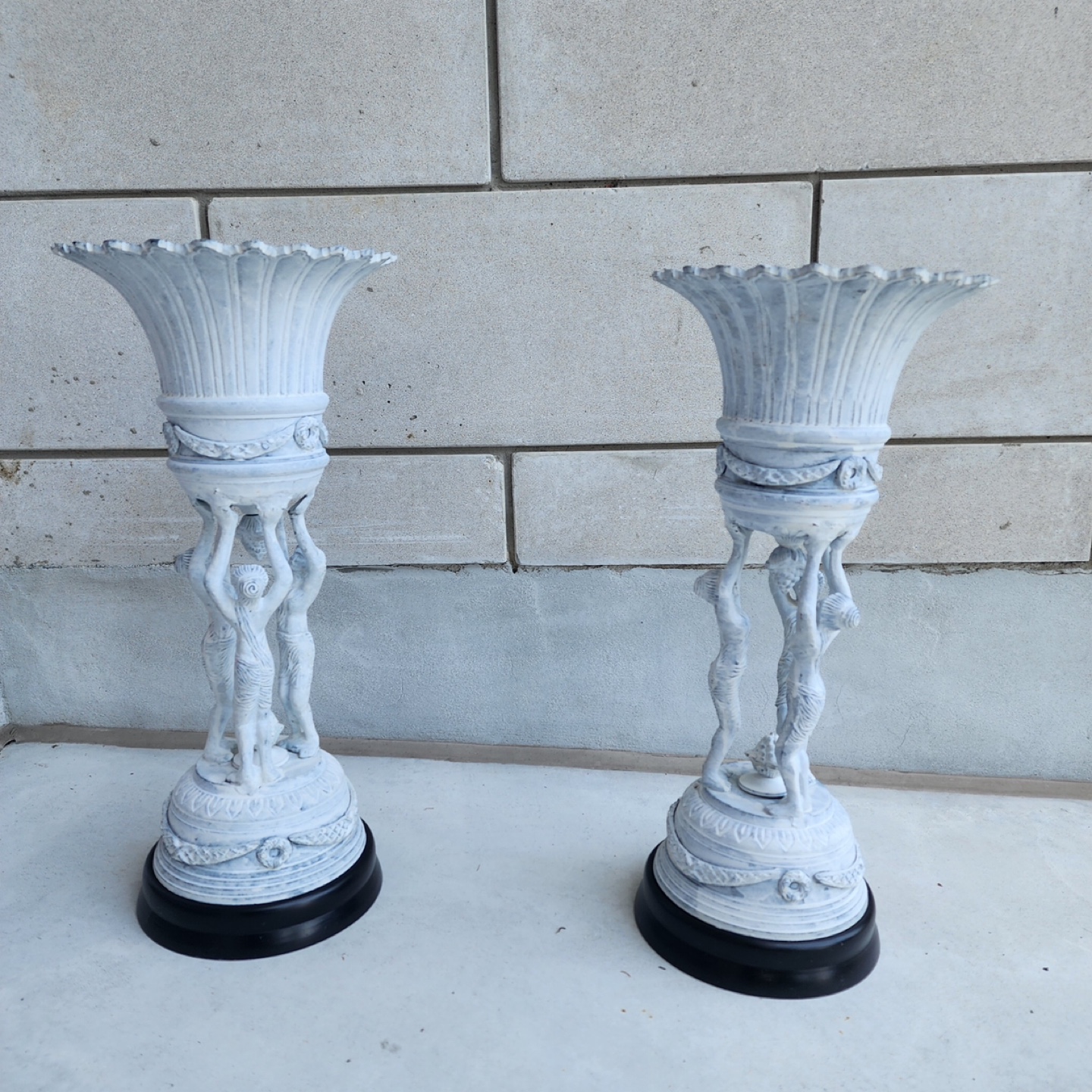 Pair of Decorative Garden planters - photo 2