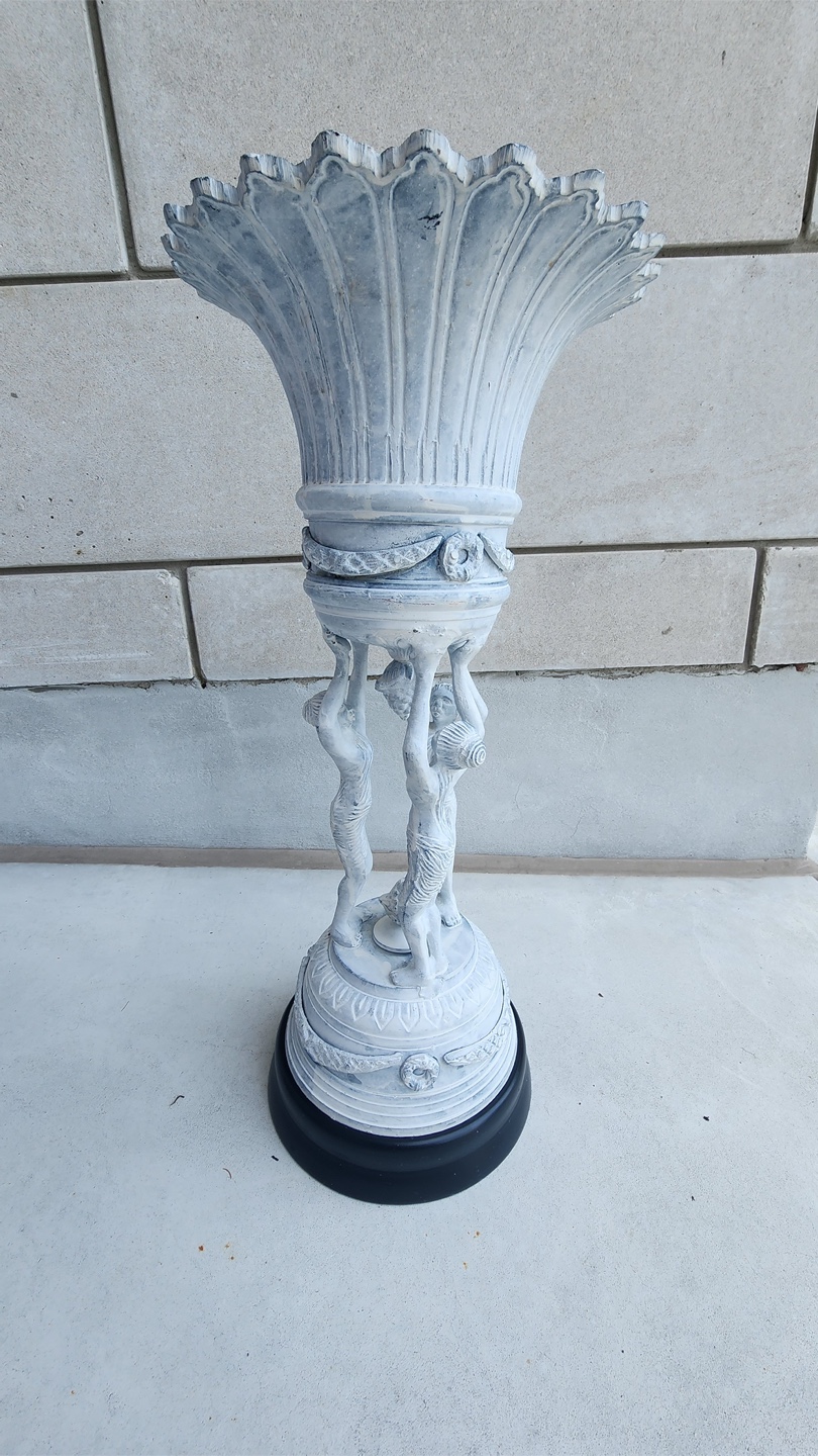 Pair of Decorative Garden planters - photo 3
