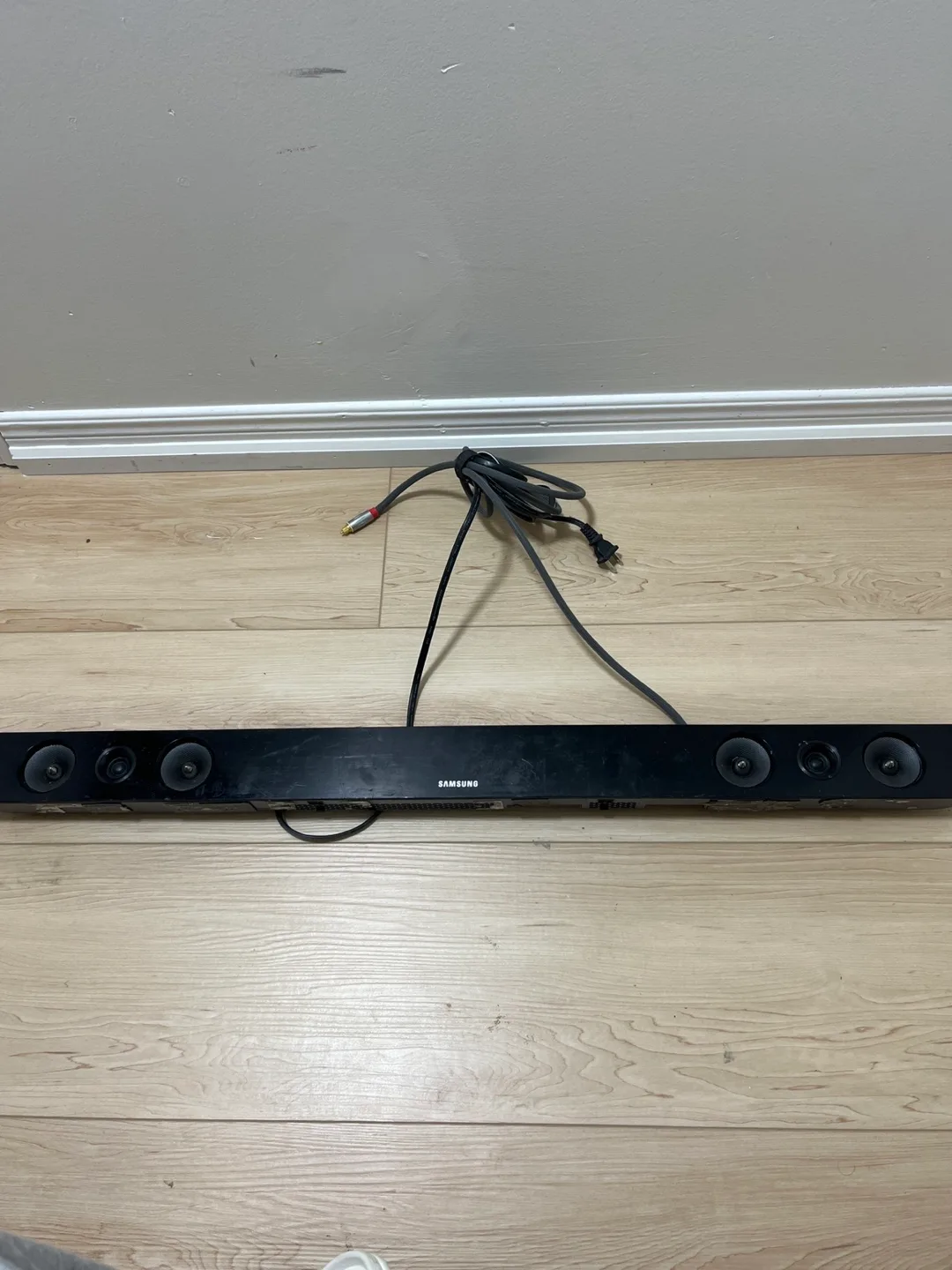 Samsung HW-F450 Soundbar thumbnail