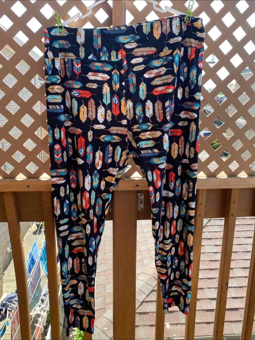 🥕 LuLaRoe TC2 Feather Print Leggings thumbnail