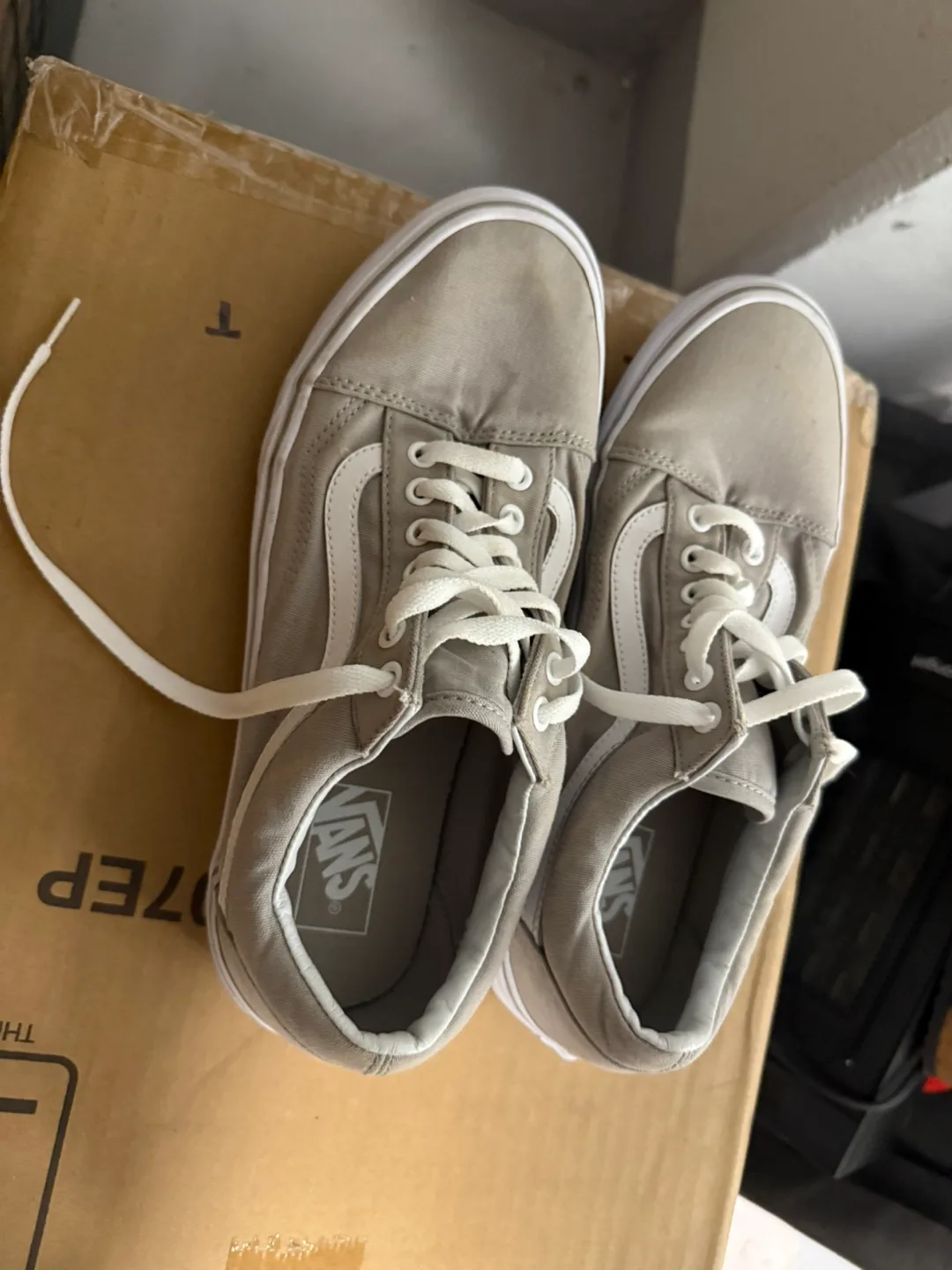 Shoes & ice skates - Variety of Styles & Sizes image indicator(8)