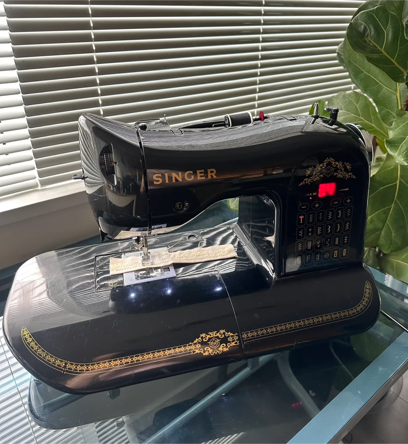 Singer 160 Anniversary Sewing Machine thumbnail