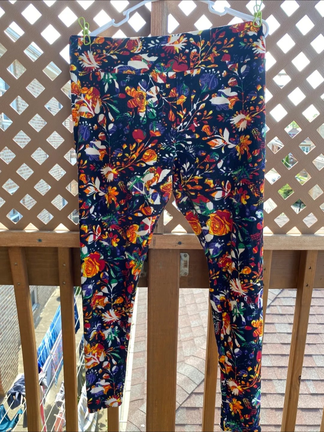 🥕 LuLaRoe Tall & Curvy Floral Leggings thumbnail