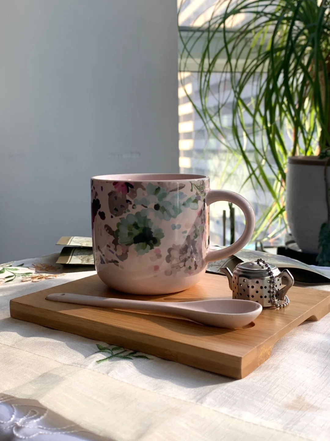 Floral tea mug and accessories image indicator(2)