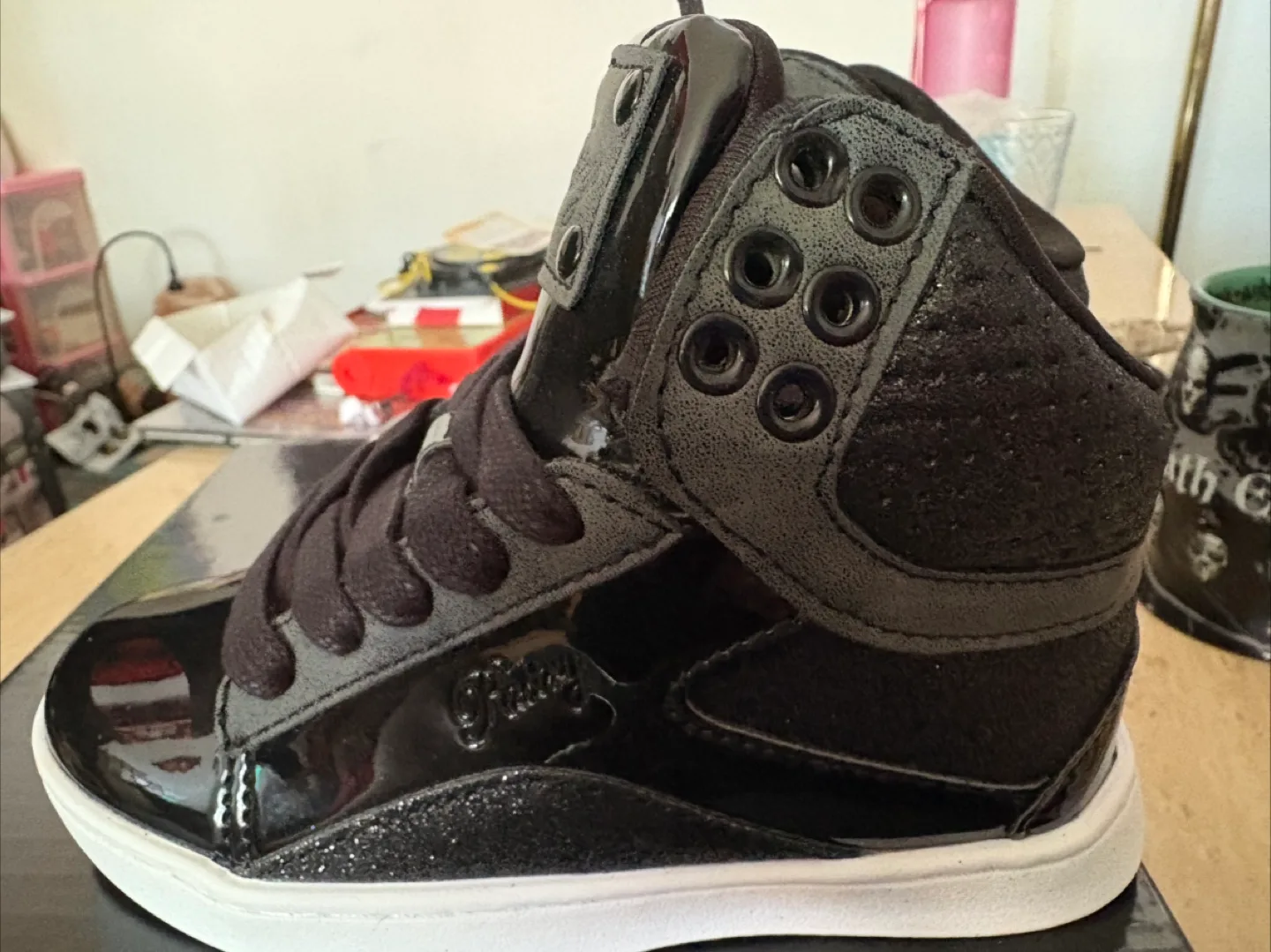 NEW Pastry Dance Sneaker kids Size 10 image indicator(3)