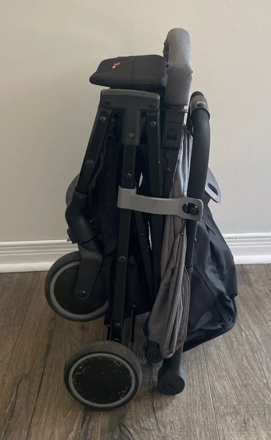 Livingbasics Lightweight Travel Stroller image indicator(5)