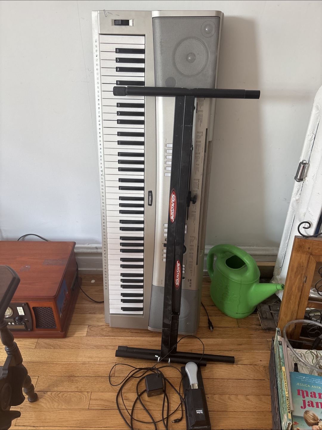 Yamaha PSR-275 Keyboard with Stand