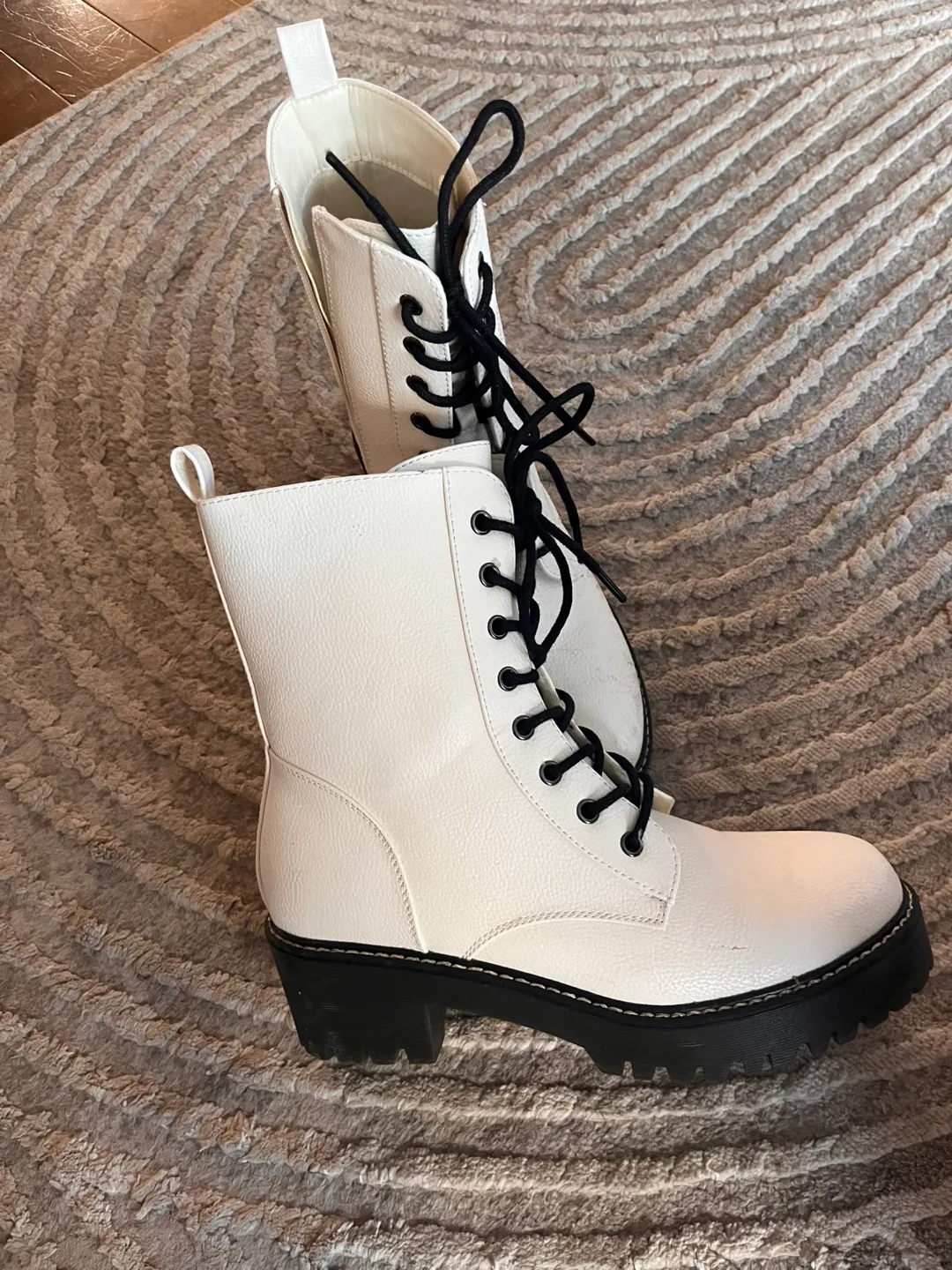 Unionbay Rumble White Boots - Size 9.5 thumbnail