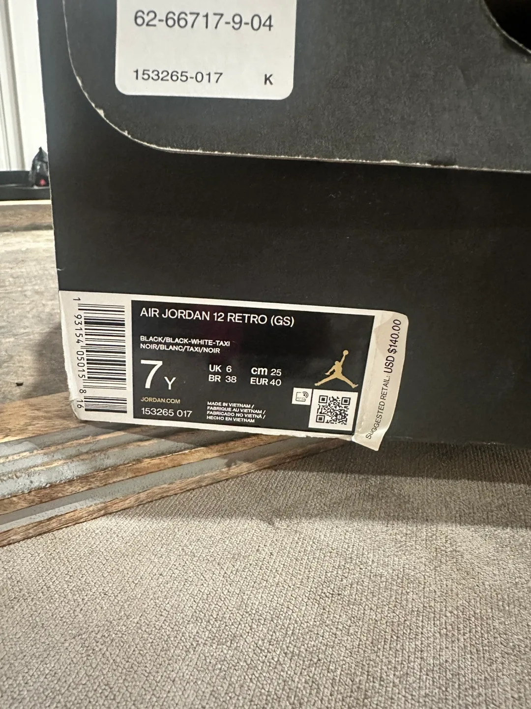 Air Jordan 12 Retro GS Black/White-Taxi Size 7Y image indicator(2)