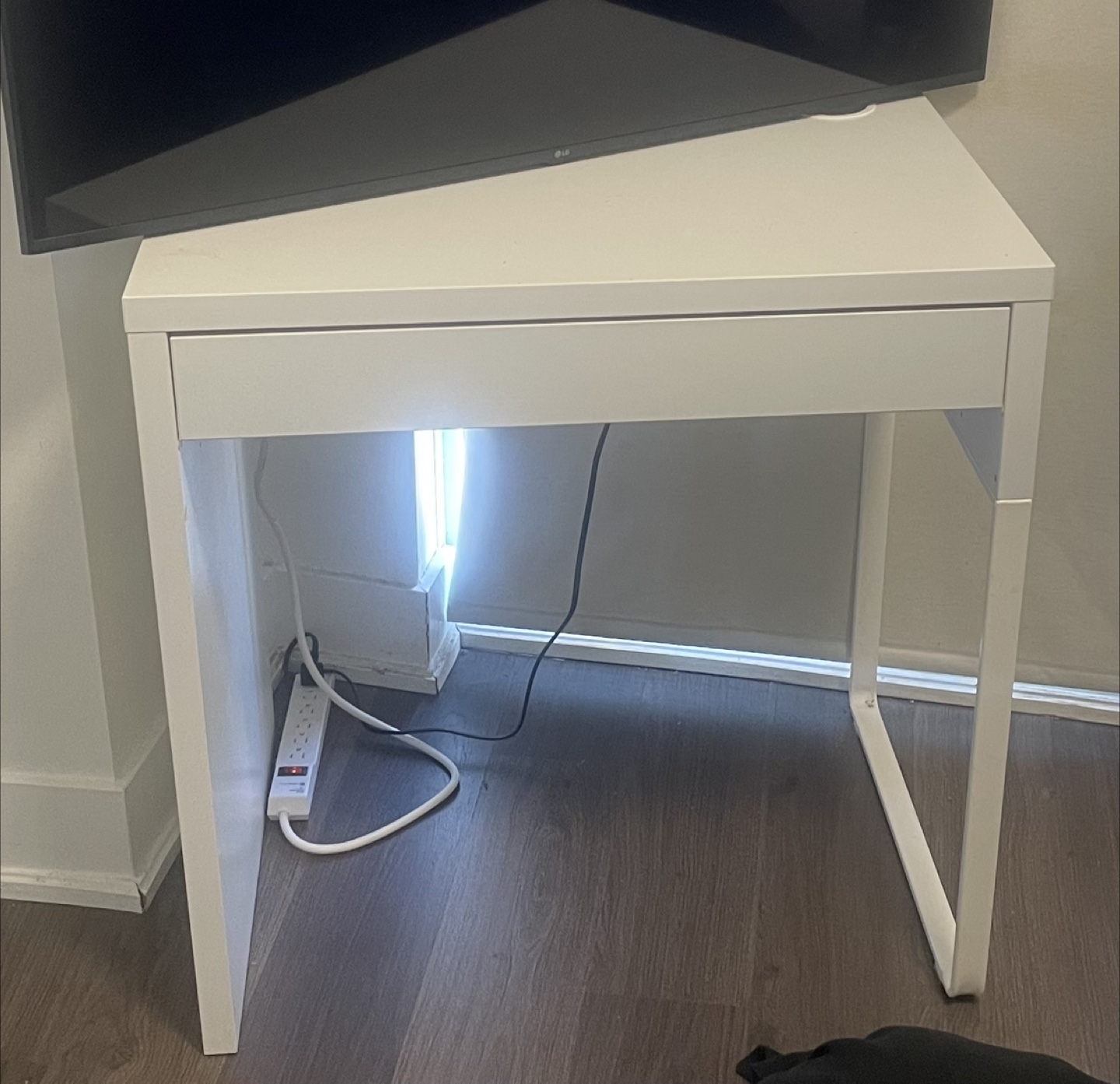 IKEA Micke White Desk - photo 2