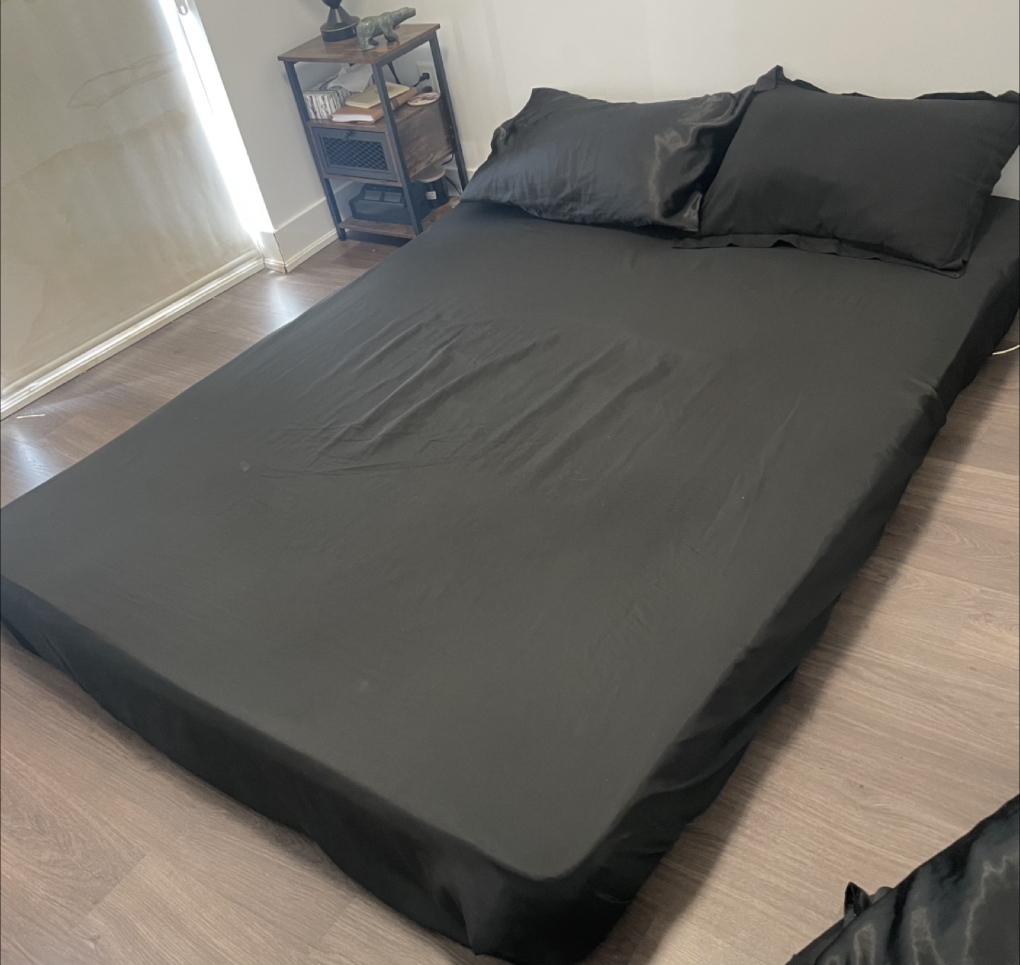 King size Mattress and 2 large Pillows - photo 2
