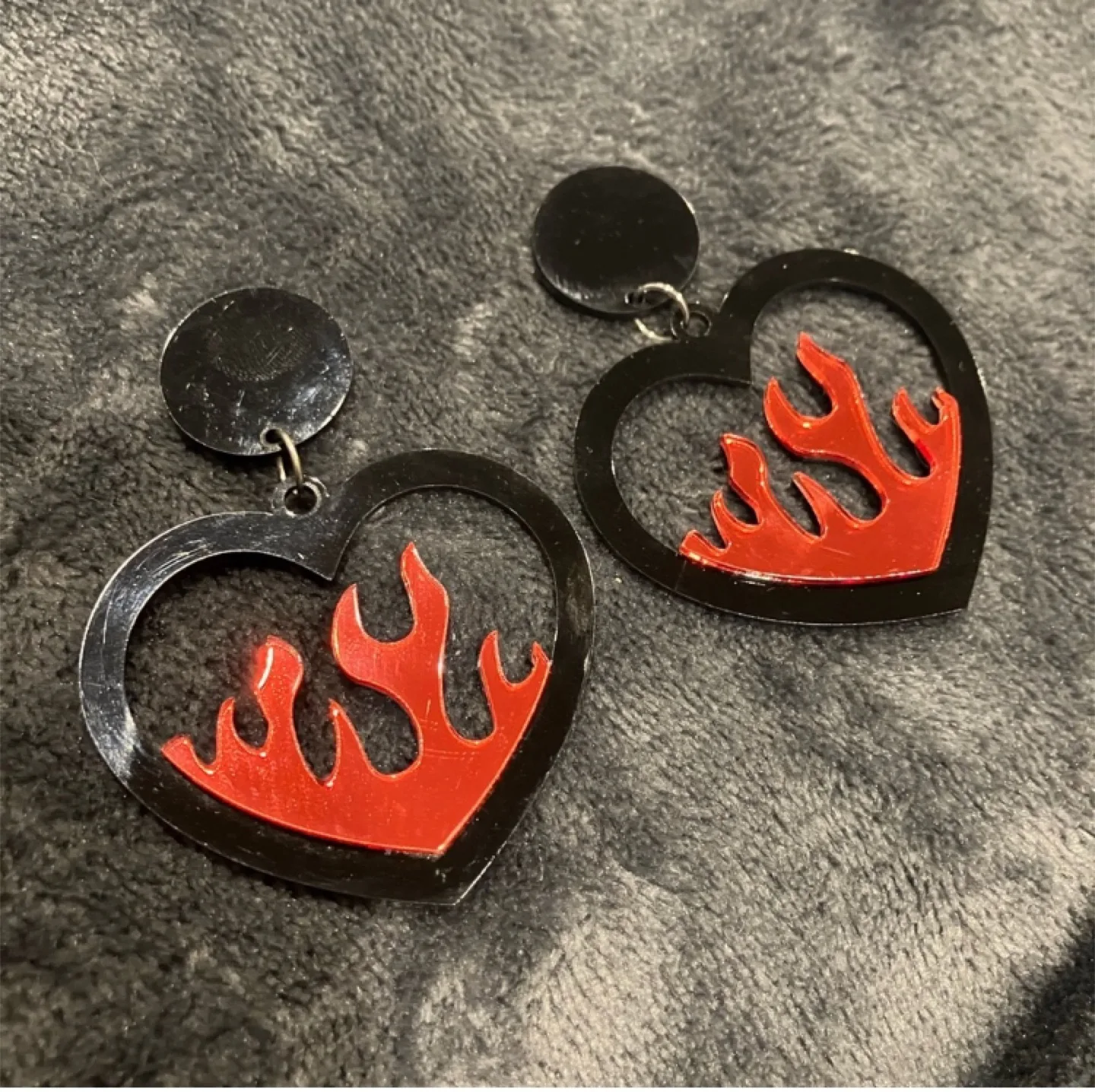Large Acrylics Black Heart Flame Earrings image indicator(2)