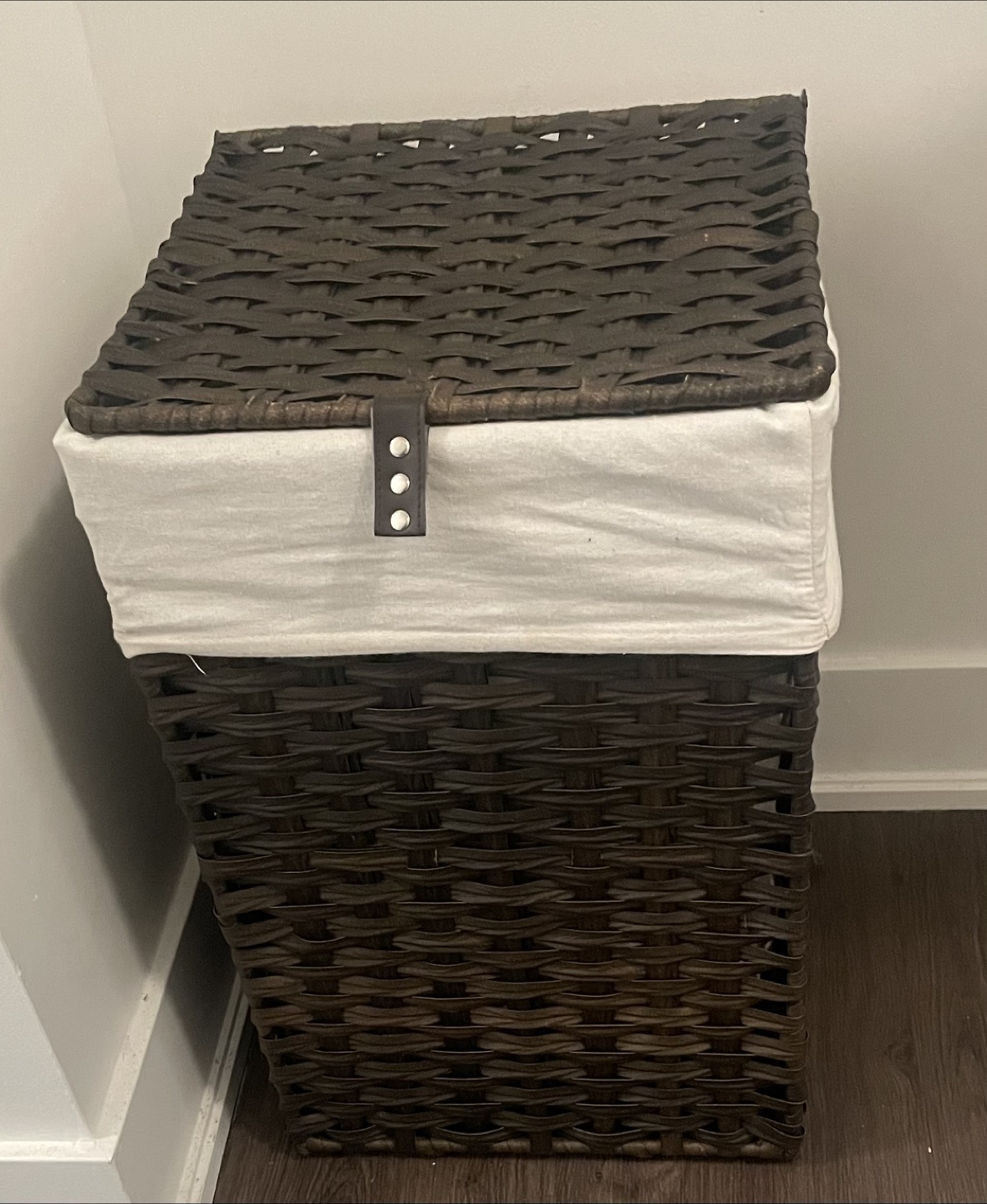 Brown Wicker Laundry Hamper with Lid