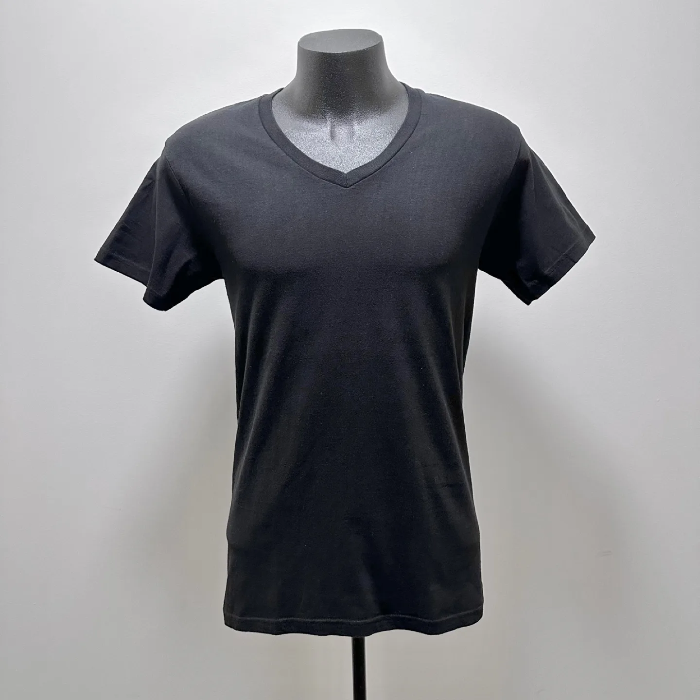 Men’s Covington black v neck shirt thumbnail