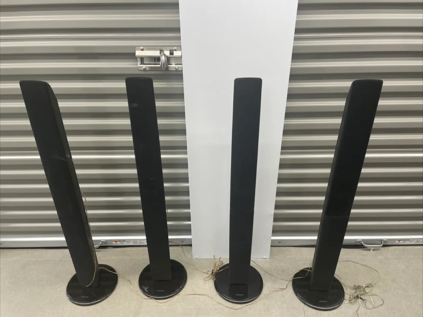 DVD Player with 4 Samsung Speakers Package thumbnail