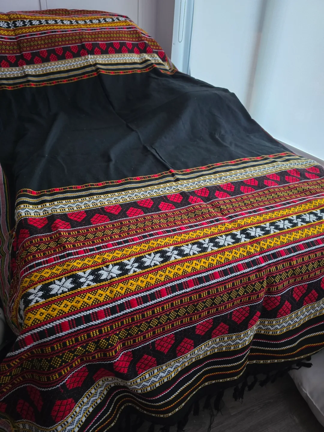 High-Quality Large Throw Blanket with Gorgeous Pattern thumbnail