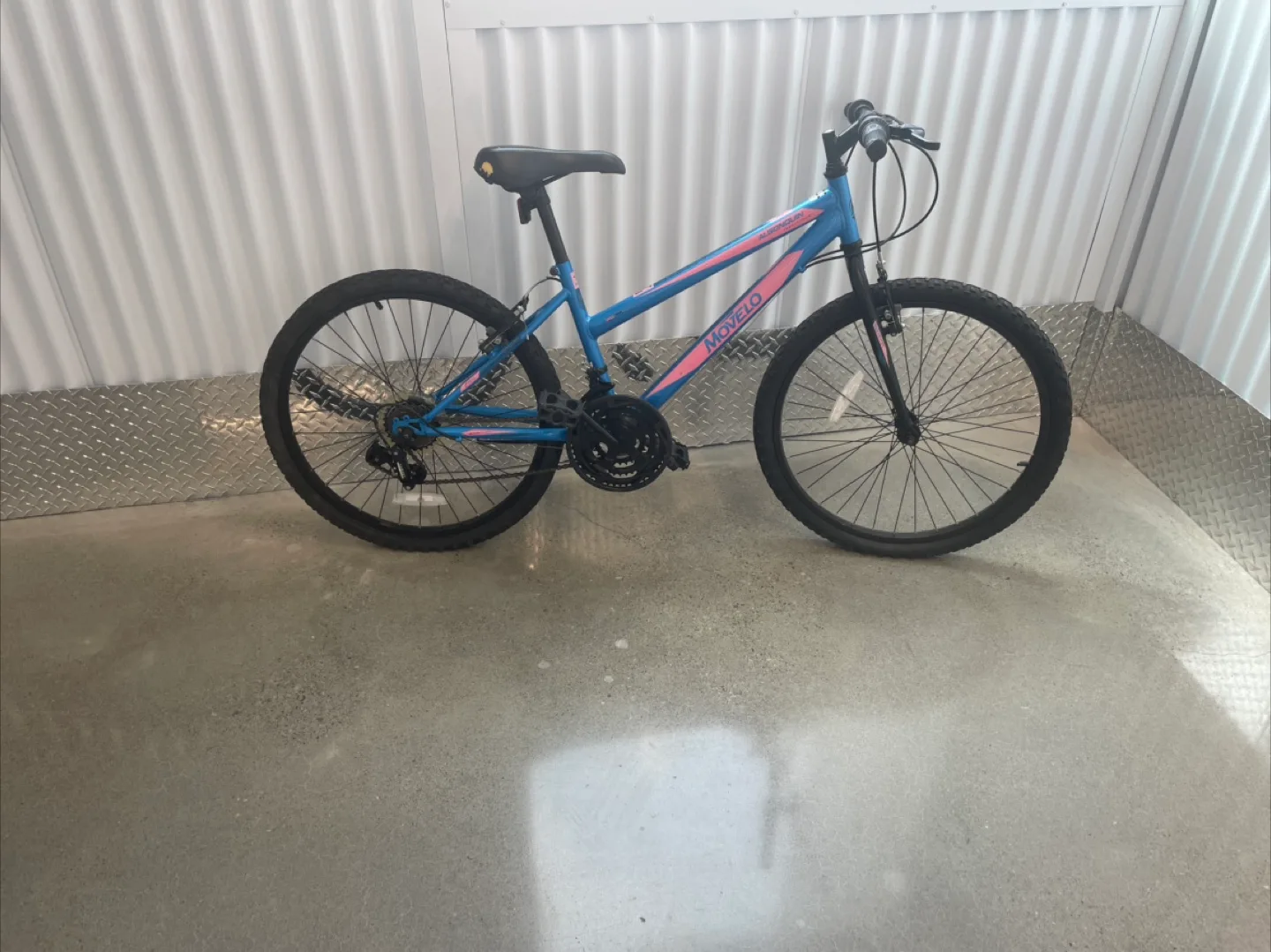 Movelo Algonquin 24" Bike - Blue & Pink thumbnail