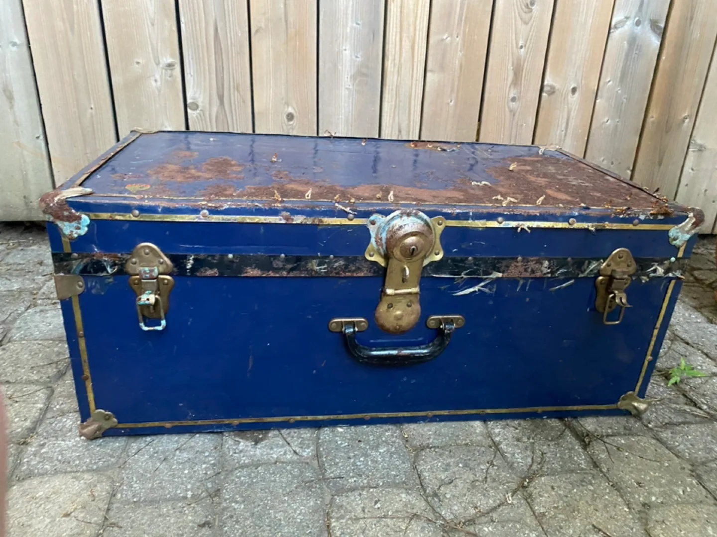 VINTAGE Atlas Trunk! thumbnail