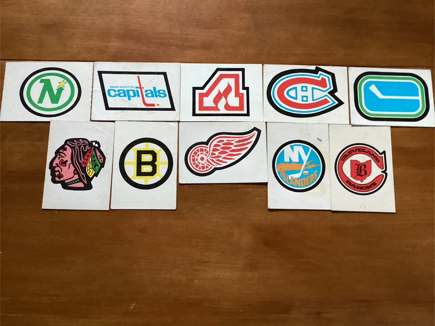 10. 1977 O-PEE-CHEE NHL Teams Logos Cards ! thumbnail