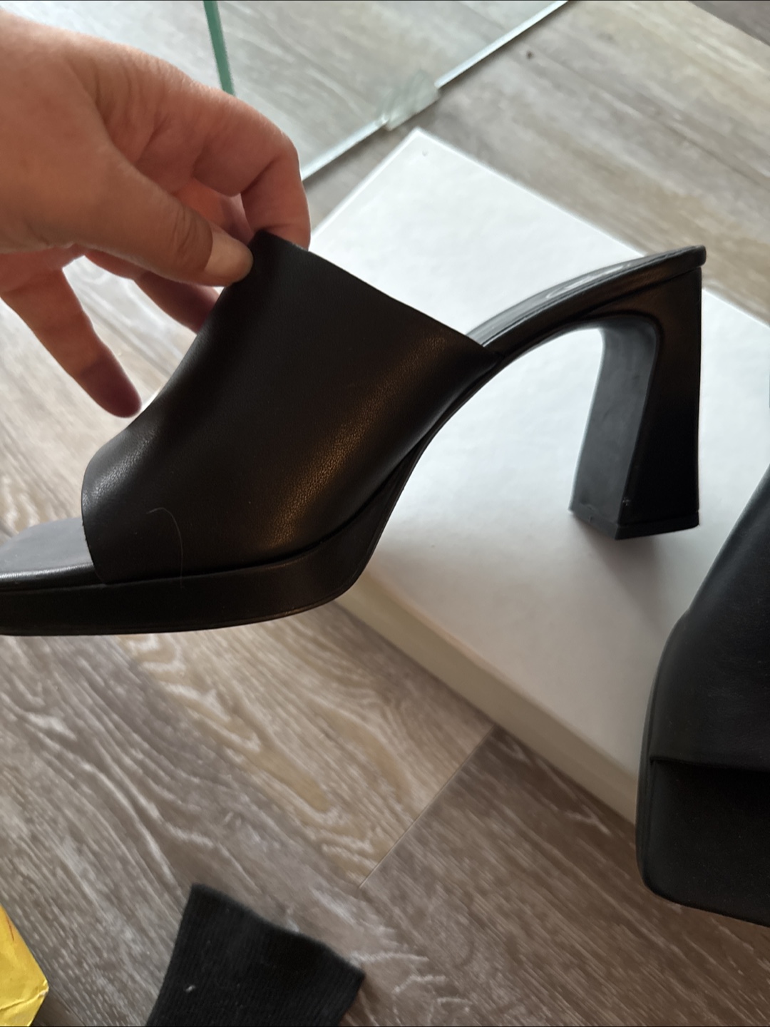New in Box B2 Black Leather Heeled Mules sz 10 - photo 3