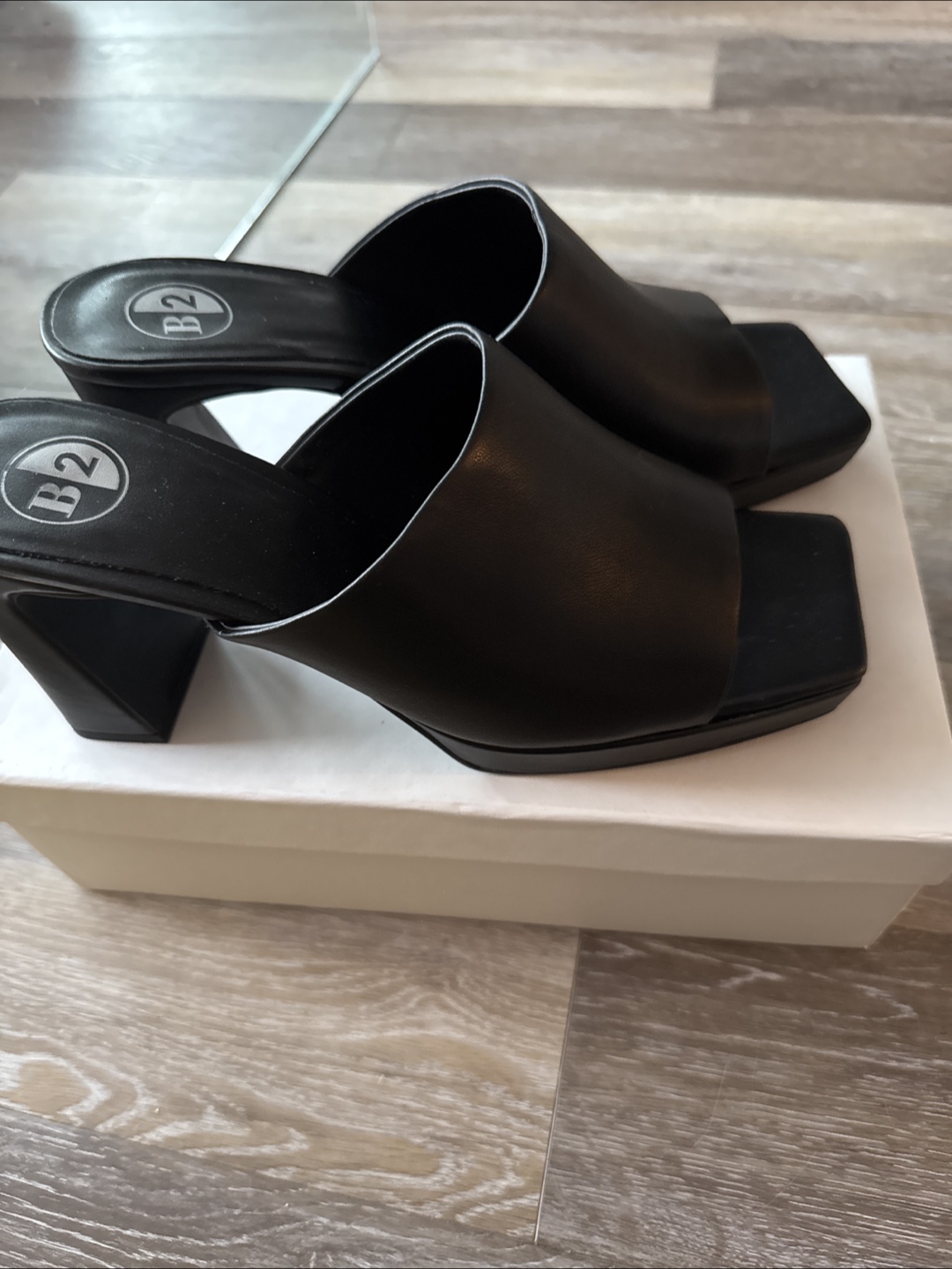 New in Box B2 Black Leather Heeled Mules sz 10