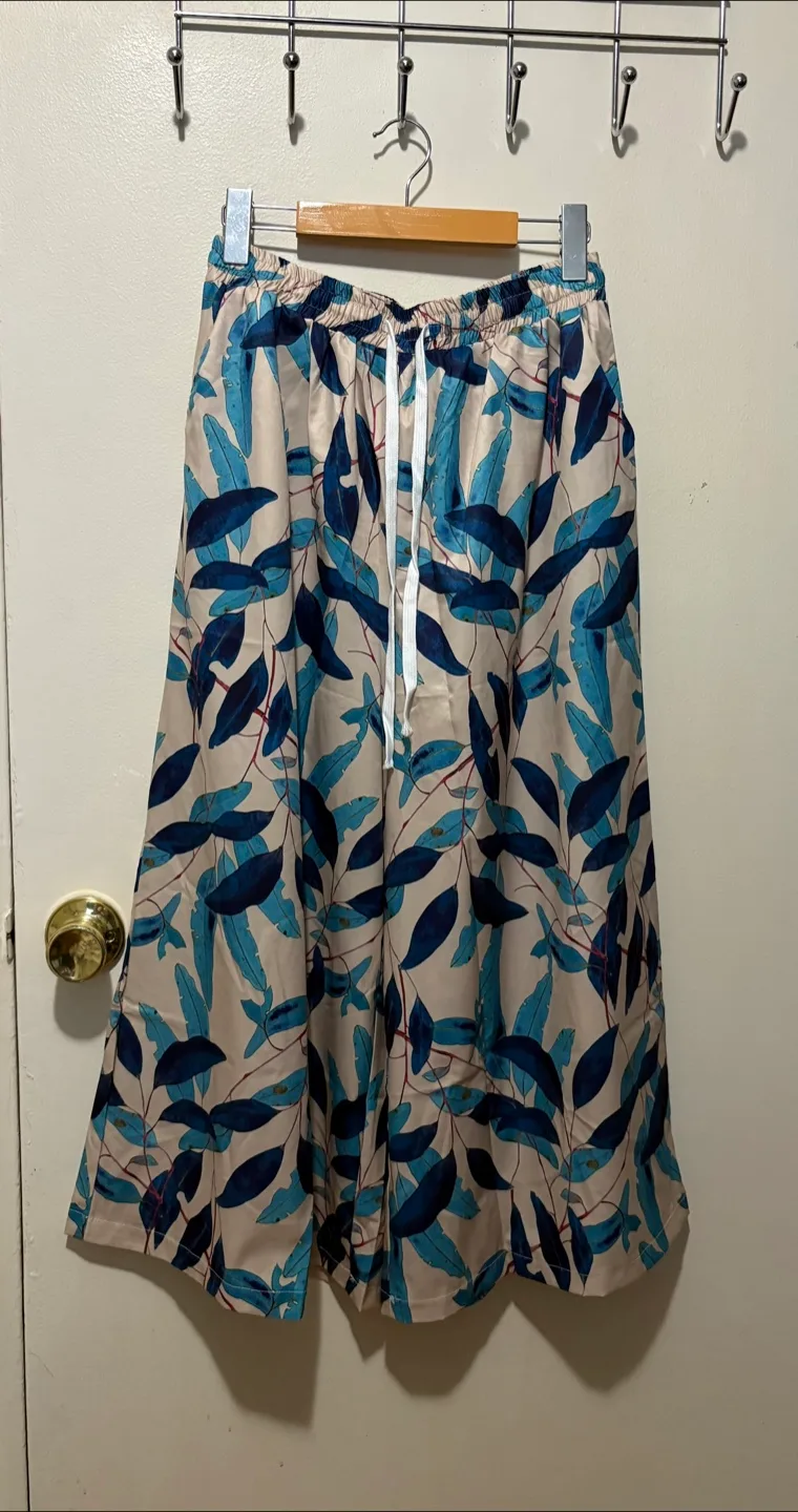 Lightweight Wide Leg Casual Pants-  Size Large thumbnail