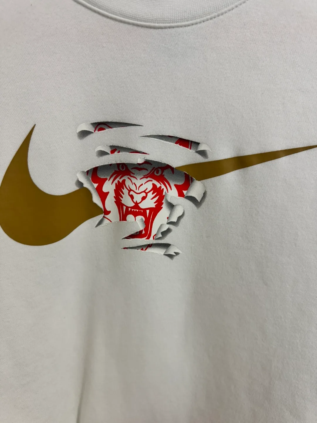 Nike Tiger Sportswear Fleece Crewneck (Large) image indicator(2)