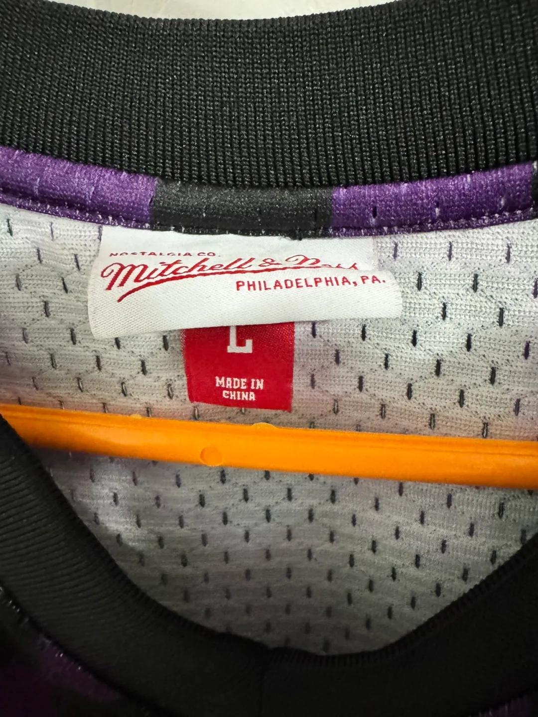 Mitchell & Ness Lakers Checkered Purple Shirt(Large) image indicator(3)