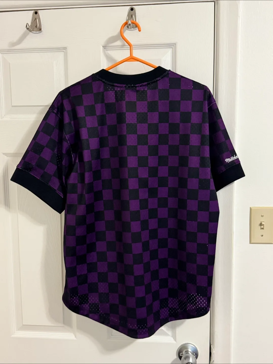 Mitchell & Ness Lakers Checkered Purple Shirt(Large) image indicator(4)