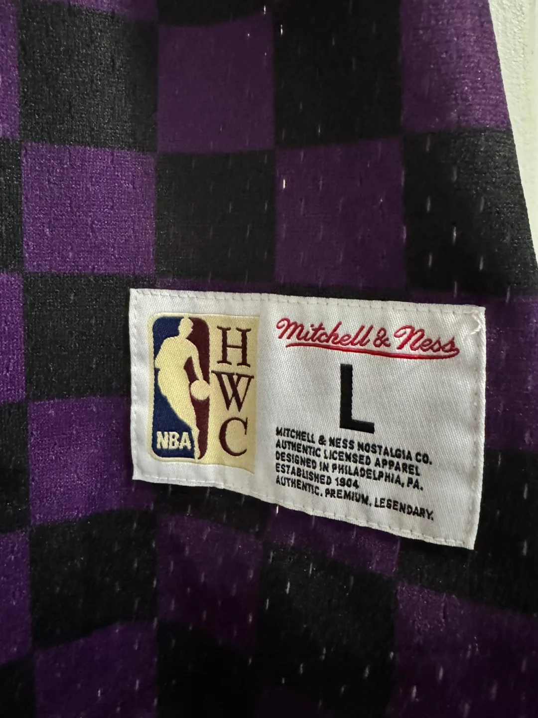 Mitchell & Ness Lakers Checkered Purple Shirt(Large) image indicator(2)