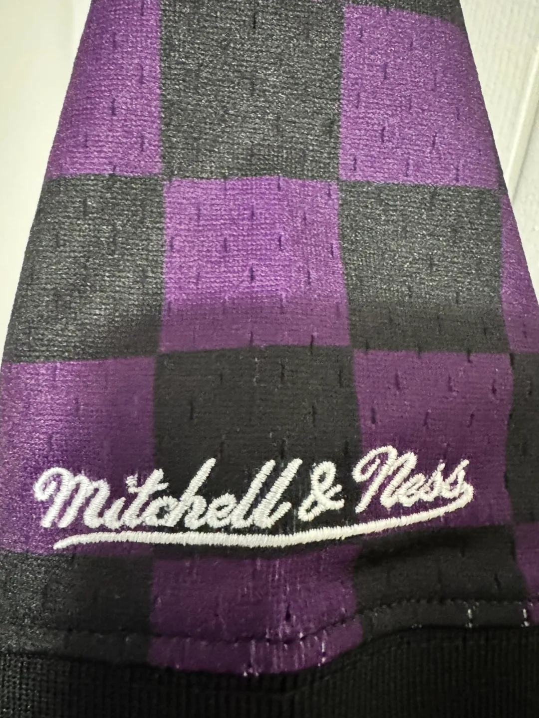 Mitchell & Ness Lakers Checkered Purple Shirt(Large) image indicator(5)