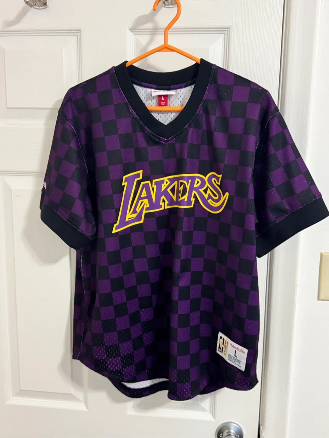 Mitchell & Ness Lakers Checkered Purple Shirt(Large) image indicator(8)