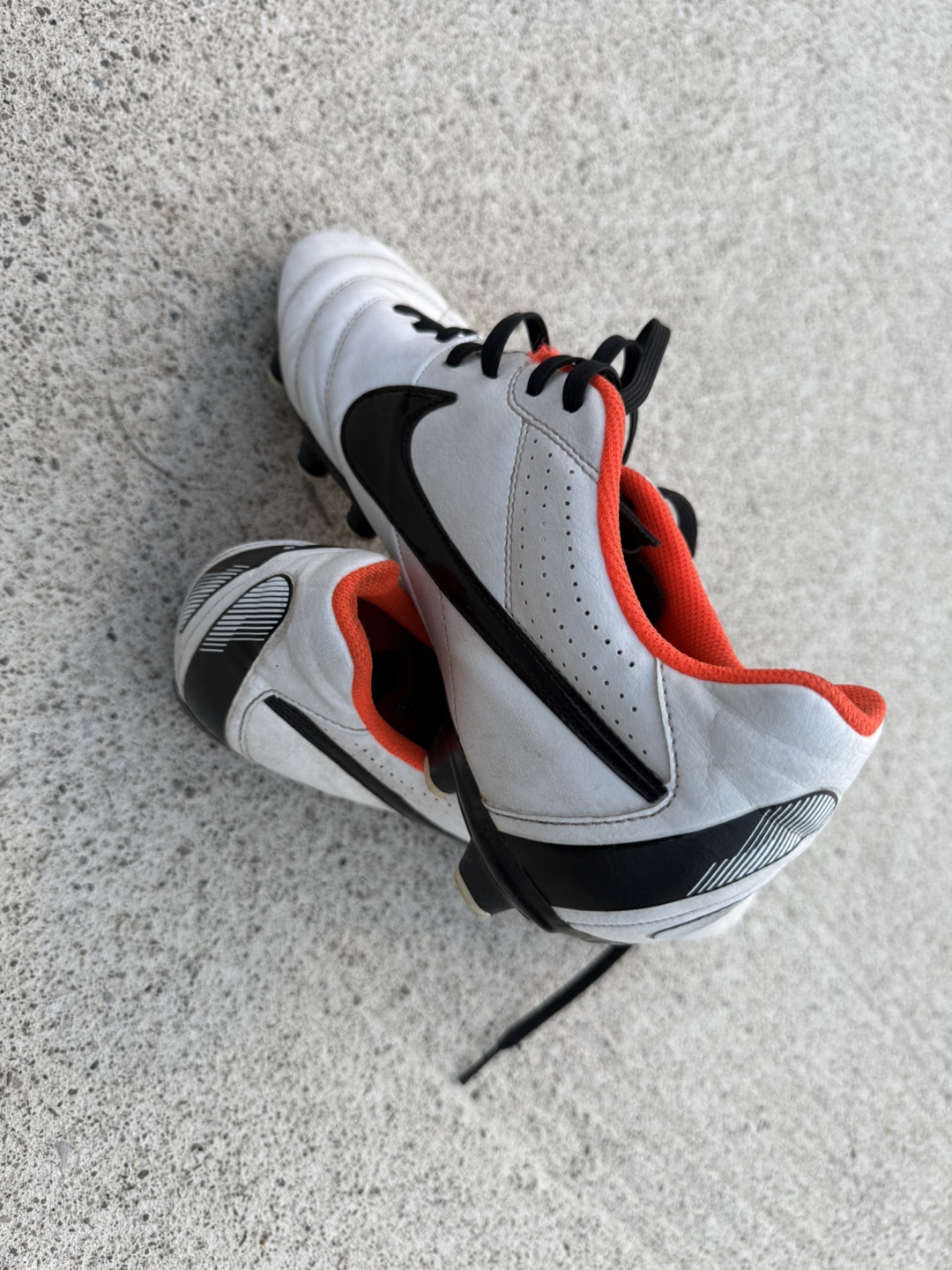 Nike Tiempo Soccer Cleats (size 9) - photo 3