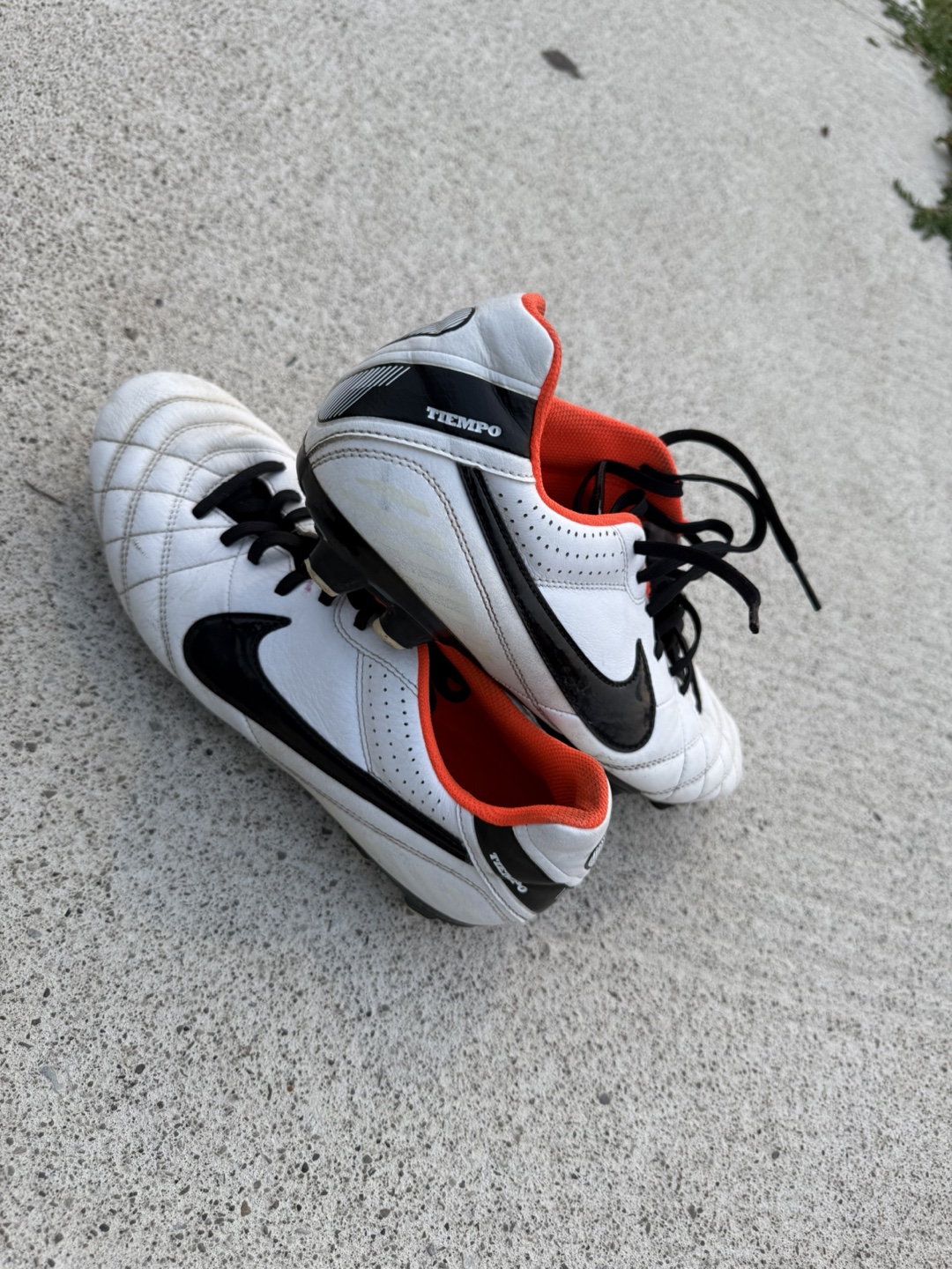 Nike Tiempo Soccer Cleats (size 9)