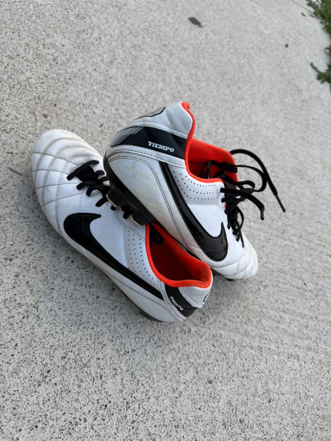 Nike Tiempo Soccer Cleats (size 9) thumbnail