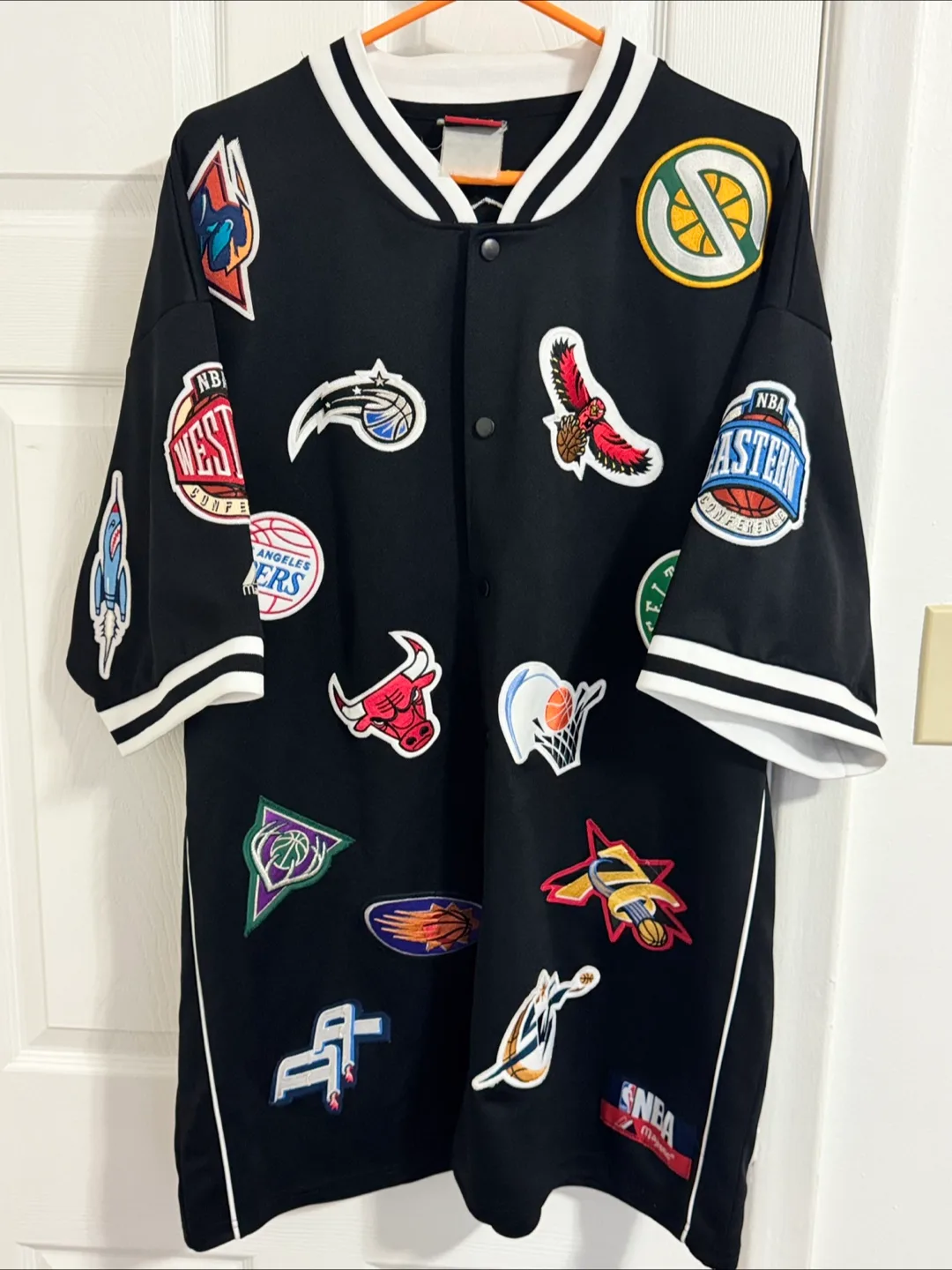 Magestic NBA Warm Up AOP Stitched Logo (XXL) image indicator(2)