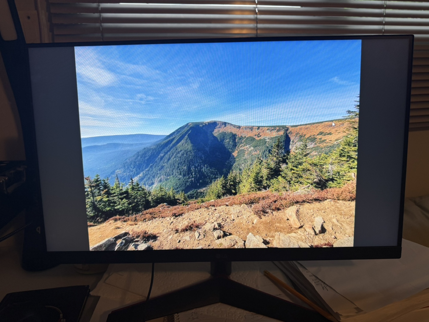 LG 24GN60T-B 24 Inch Full HD IPS 144Hz Gaming Monitor - photo 2