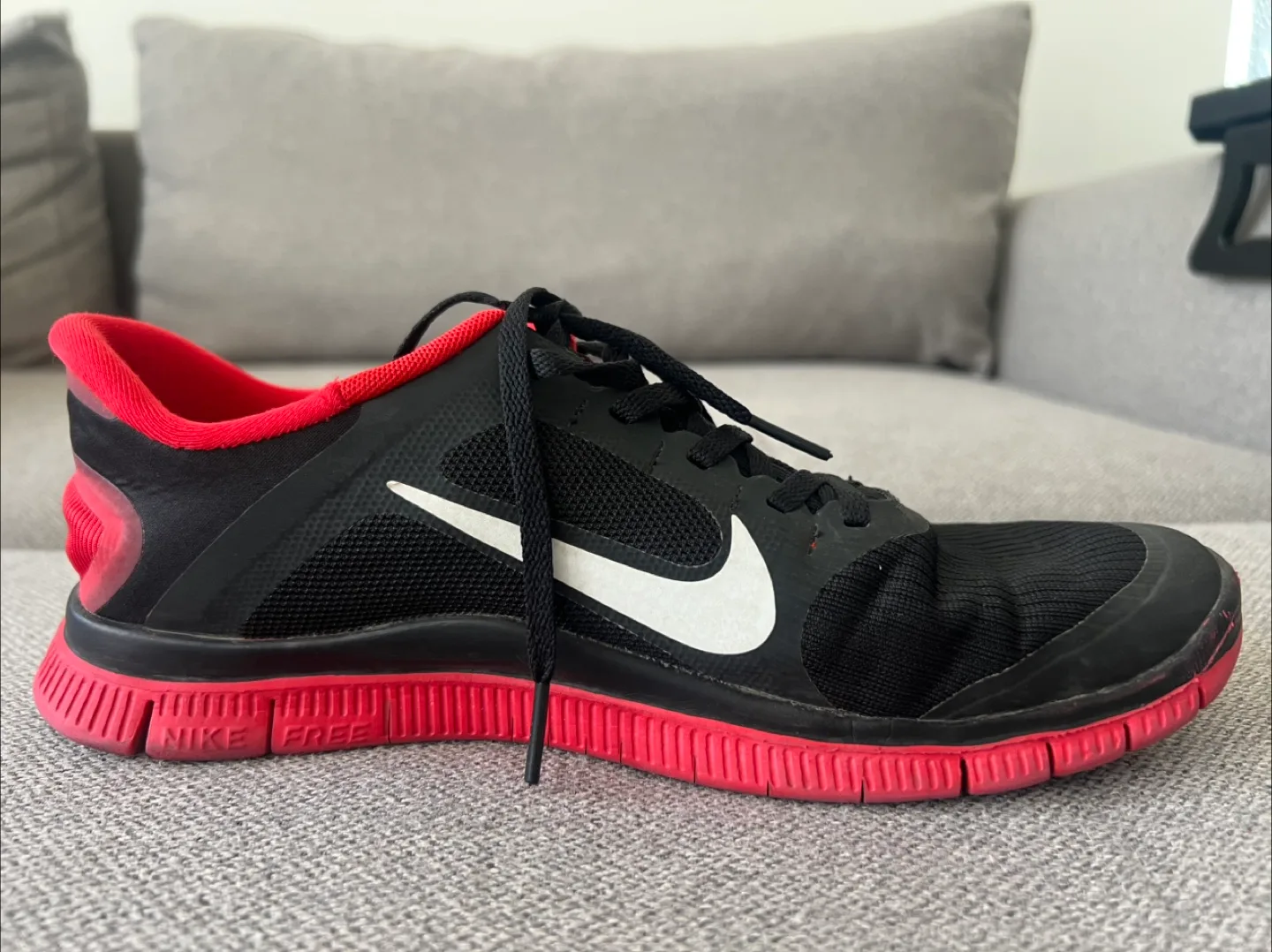 Nike Free 4.0 Running Shoes - Black & Red, Size 8 thumbnail