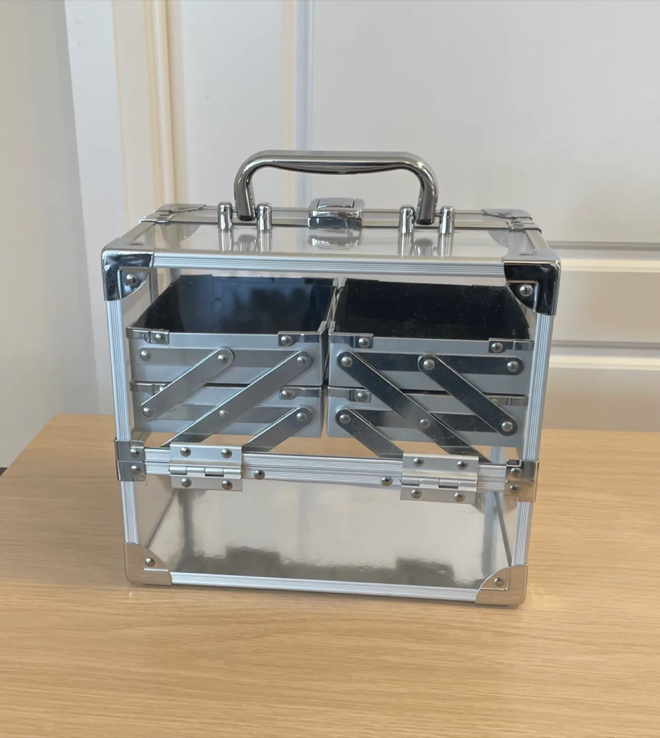 Acrylic Cosmetic Makeup Organizer Case image indicator(3)