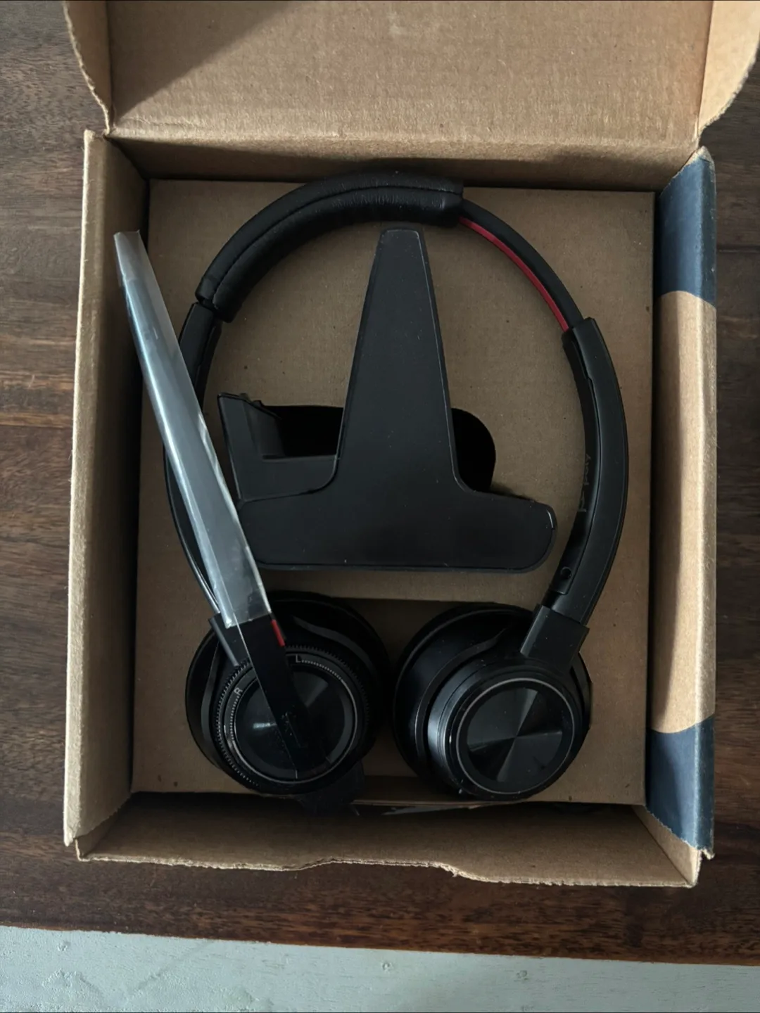 Poly Savi 8220 Wireless Headset - Like New! thumbnail