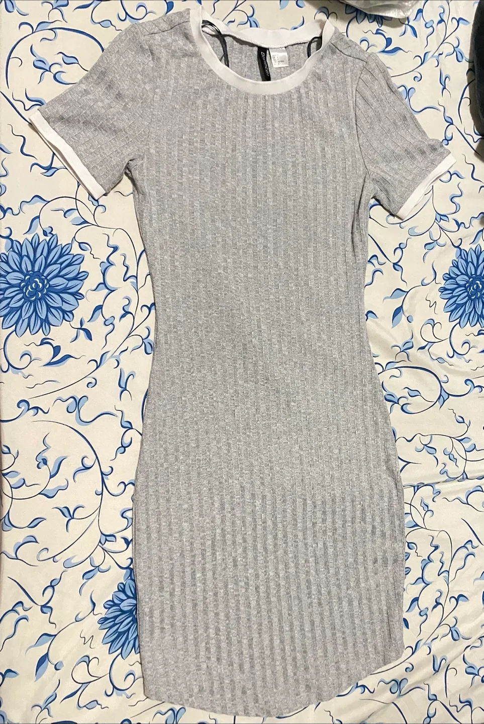 Brand new H&M Divided Gray Ribbed Dress thumbnail