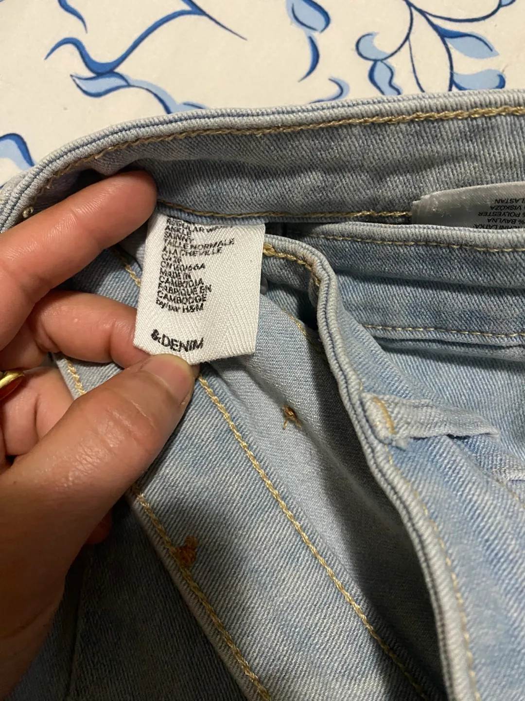 H&M Denim Regular Waist Ankle Skinny Jeans image indicator(2)