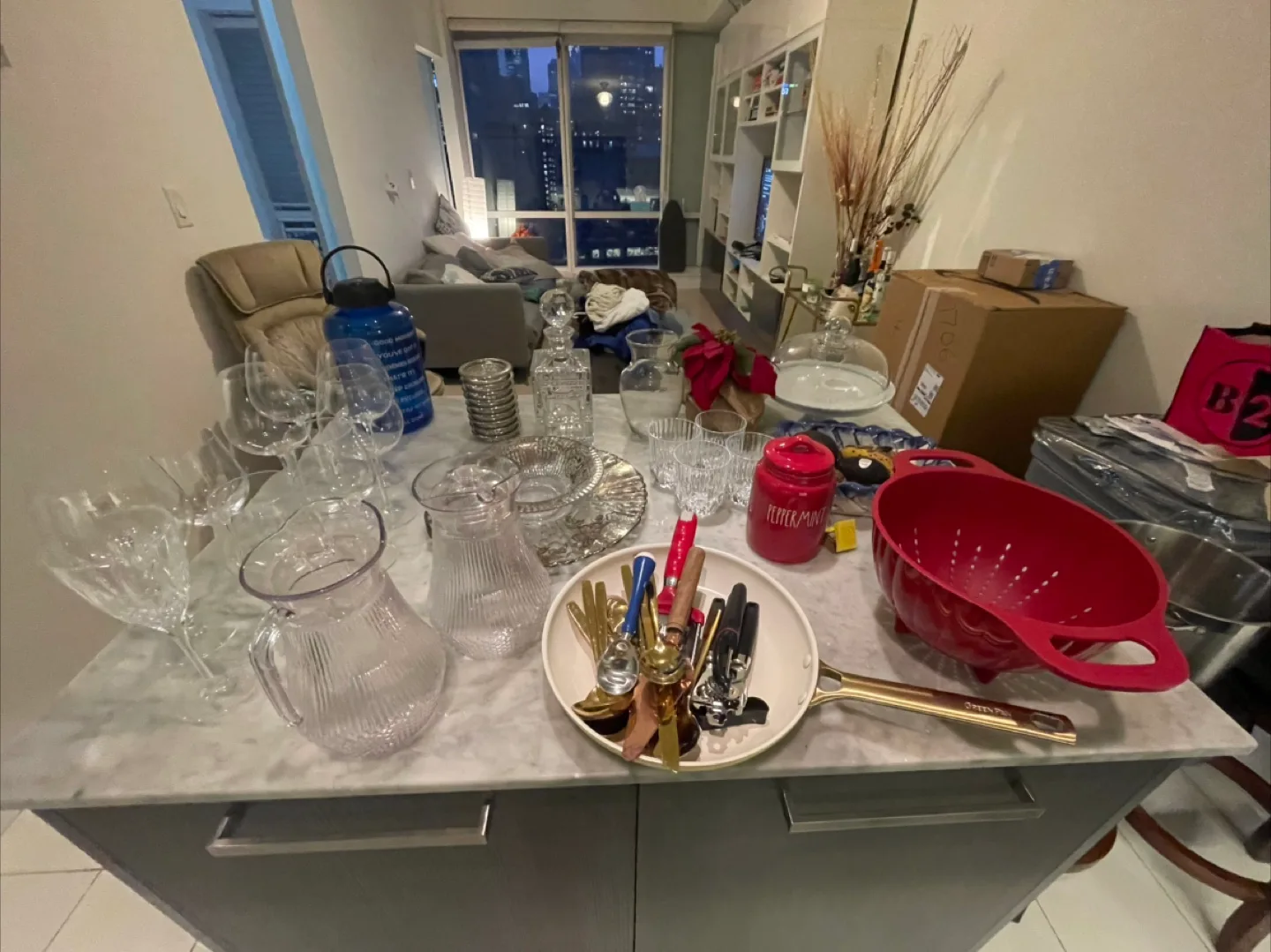 Moving Sale- Kitchen Items thumbnail