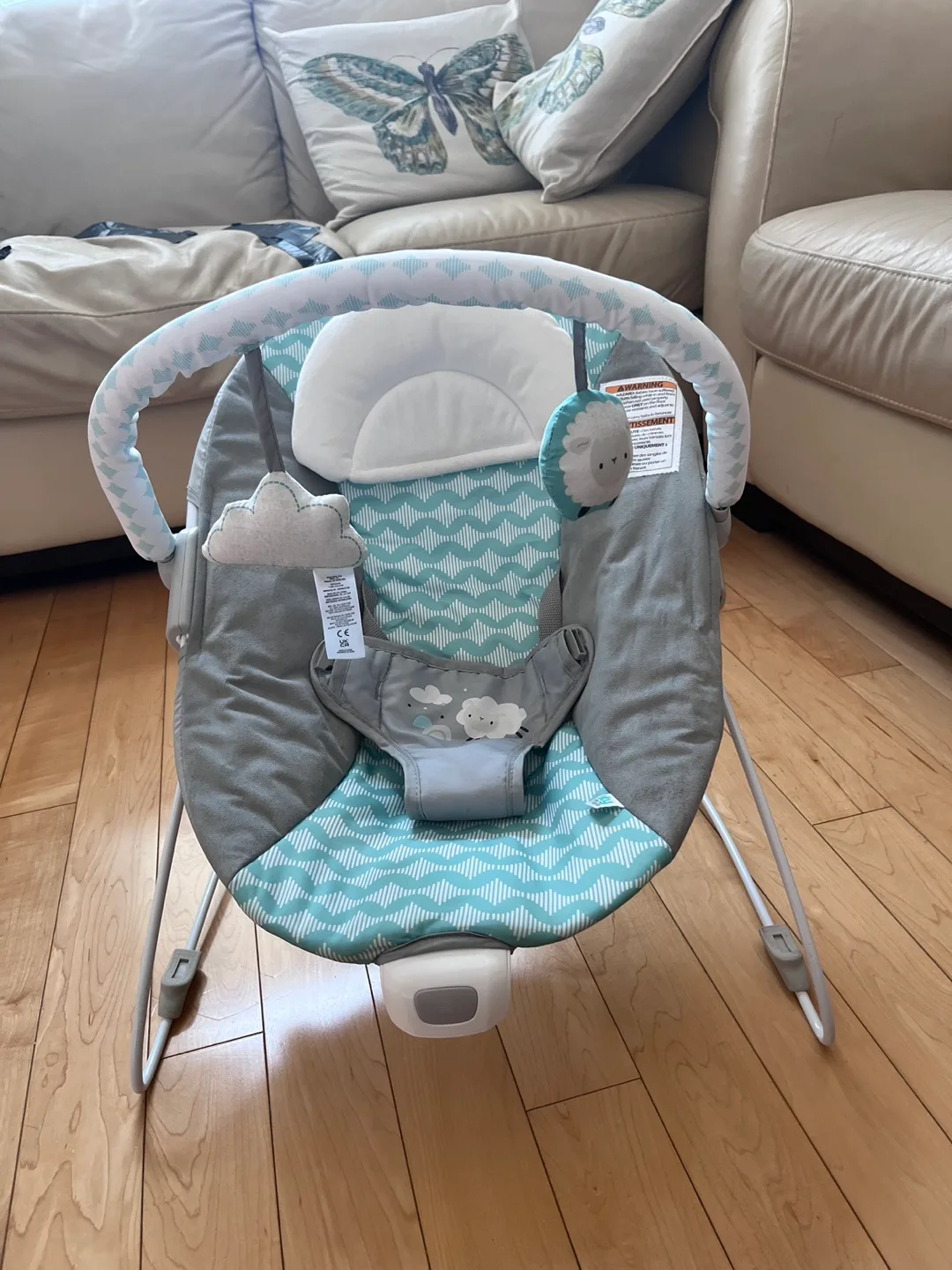 Infantino Bouncer Seat - Like New! thumbnail