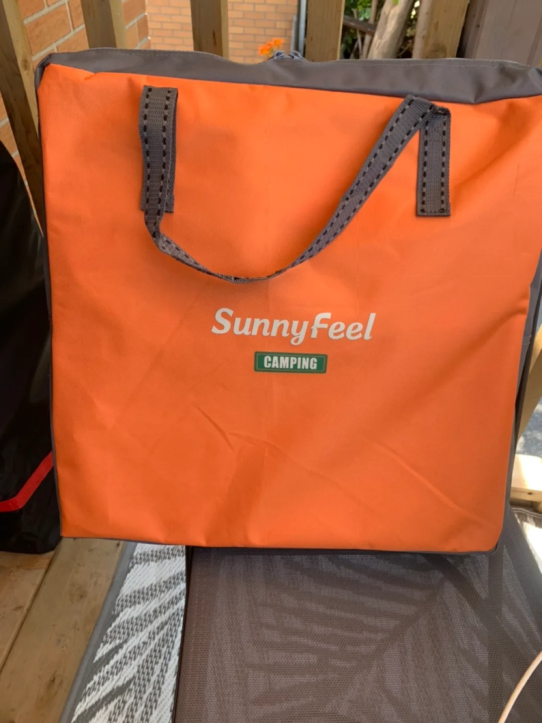 Folding chair with side table image indicator(3)